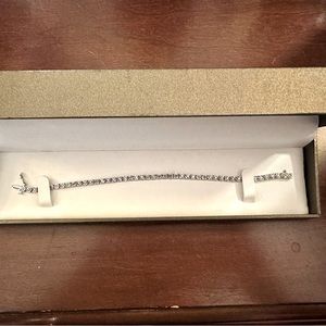 Diamond tennis bracelet